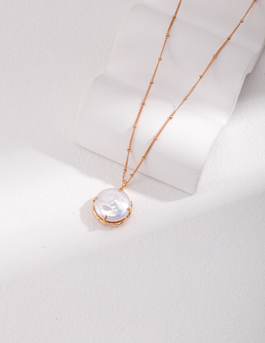 Dainty Big Round Pearl Pendant Necklace